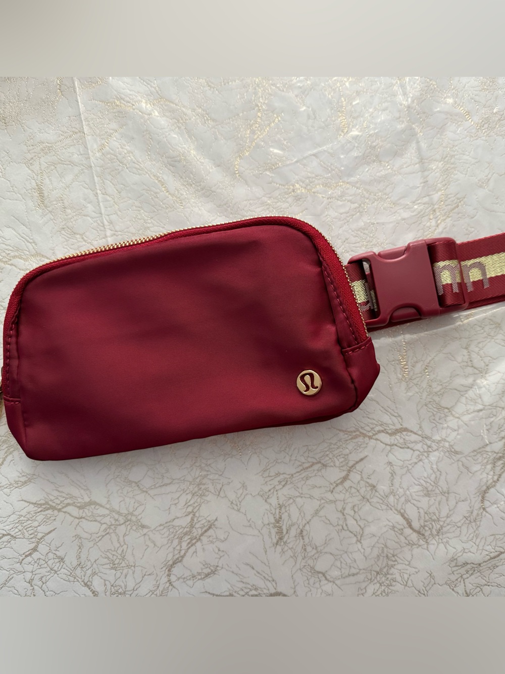 Lululemon Everywhere Wordmark Crossbody Belt Bag 1L - Burgundy/Gold